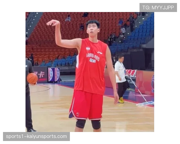 徐昕单场16篮板2盖帽 护框表现助广州取胜